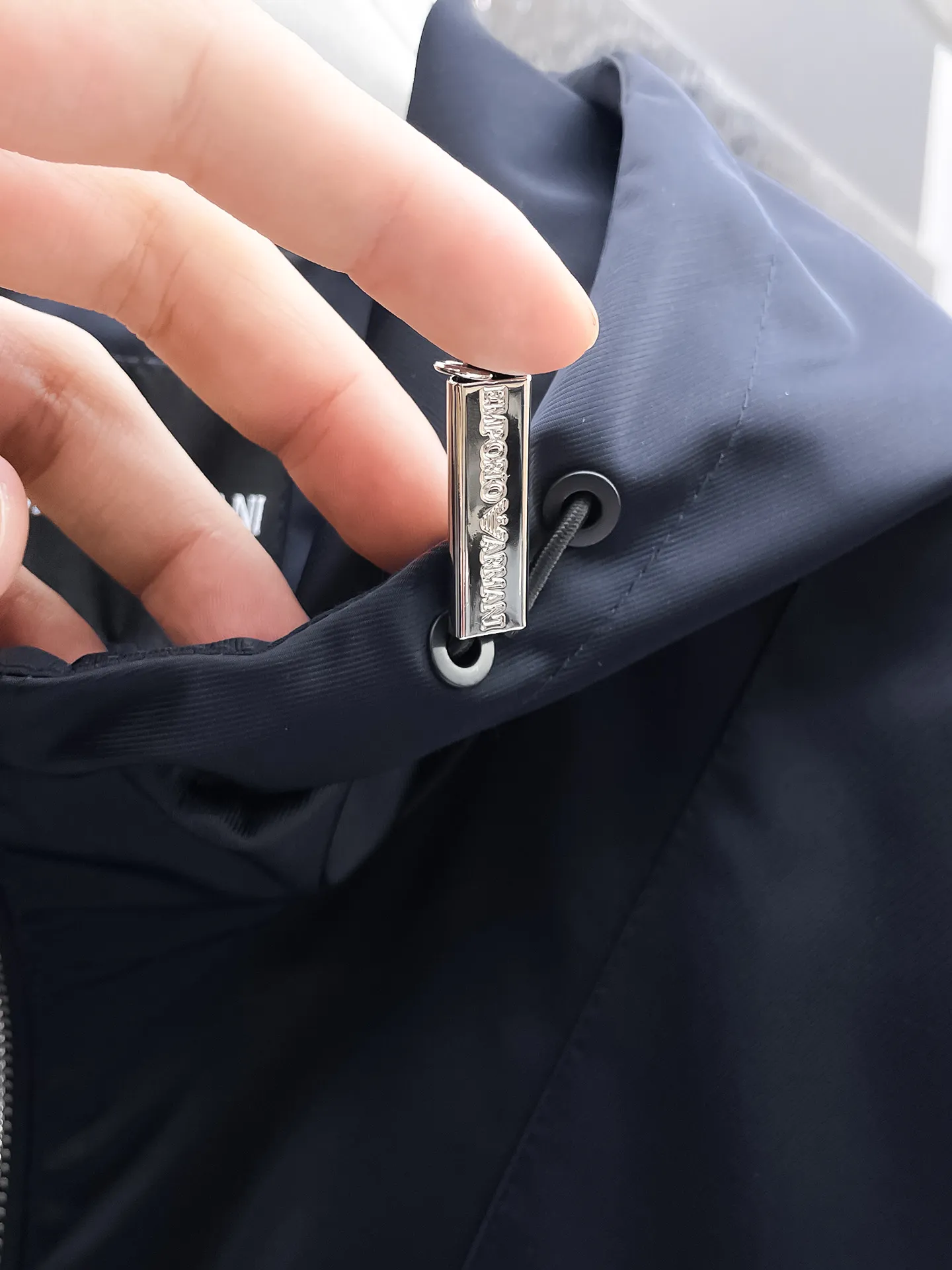 Armani official website Same Style, complete with three labels, on sale in advance! 2026 Autumn and Winter New Arrival men's jacket, Original three-label premium version! The custom-made fabric Breathable in the counter has high comfort, impeccable details, and brand element design concept, reflecting high quality. It feels delicate and soft! It presents a casual cut and the upper body shape is great! Sizes: M～3XL